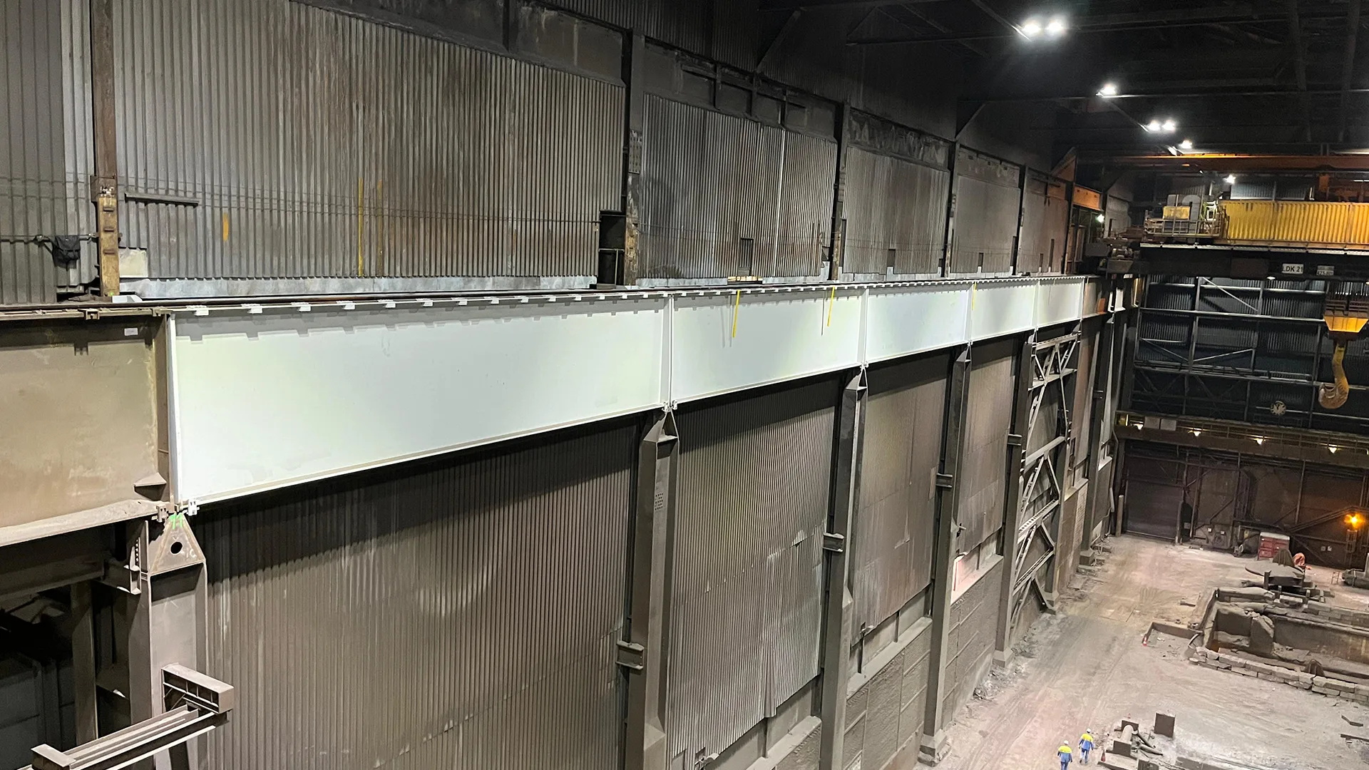Volcontinue operatie (24/7) renovatie van vijf kraanbaanliggers