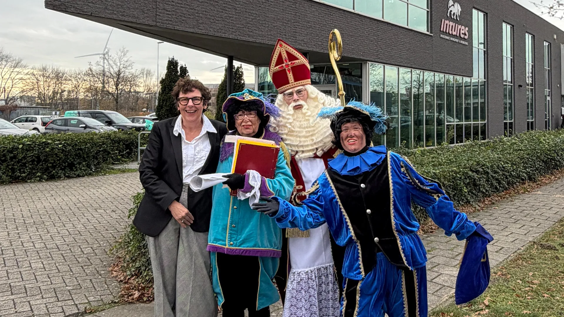Sinterklaas op bezoek bij Intures!